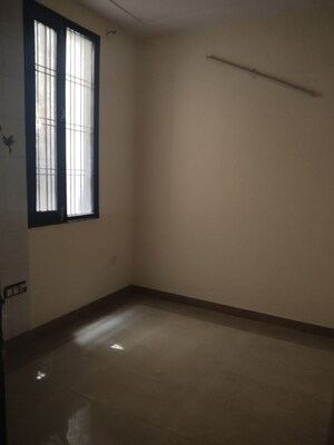 Room in 3 BHK Builder Floor at Sector 46 – for Rent