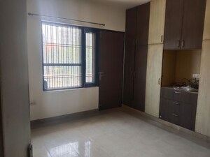 Room in 3 BHK Builder Floor at Sector 46 – for Rent