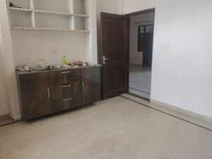 Room in 3 BHK Builder Floor at Sector 46 – for Rent