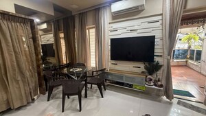 Room in 2 BHK Apartment at Amey Apartments, Rambaug Colony – for Rent