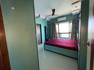 Room in 3 BHK Apartment at Godrej Platinum Mumbai, Vikhroli East – for Rent
