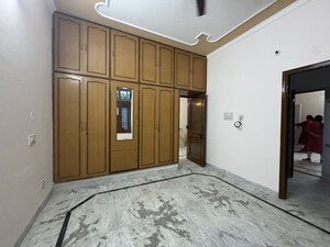 Room in 3 BHK Independent House at Sector 21 – for Rent