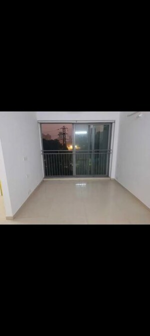 Room in 3 BHK Apartment at Kalpataru Parkcity Sunrise A, Kolshet Road – for Sale