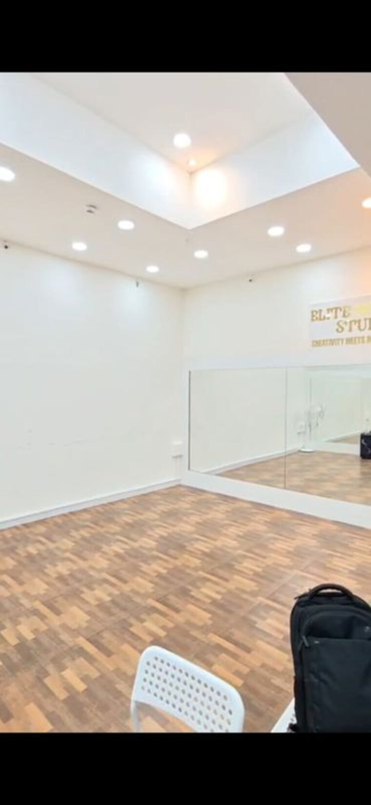 Room, phoenix-east-court Commercial Shop 1000 Sq.Ft. In Viman Nagar Pune 10320620