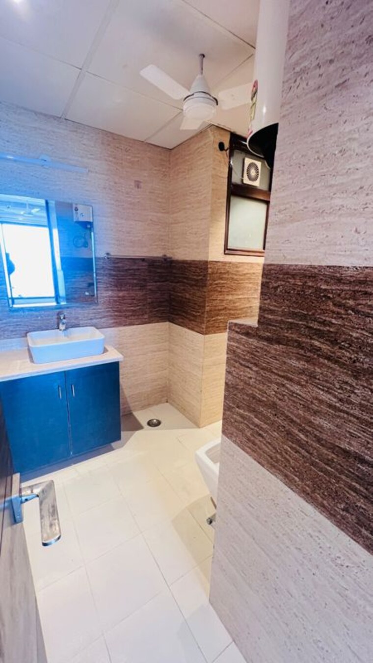 Bathroom, ss-mayfield-gardens 4 Bedroom 412 Sq.Yd. Builder Floor In Sector 51 Gurgaon 10320628