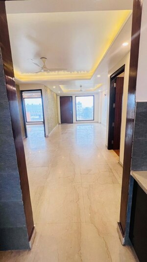 Building Lobby in 4 BHK Builder Floor at SS Mayfield Gardens, Sector 51 – for Sale