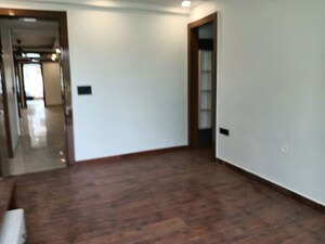 Room in 4 BHK Apartment at Tulip Ivory, Sector 70 – for Sale
