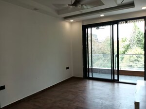 Room in 4 BHK Apartment at Tulip Ivory, Sector 70 – for Sale