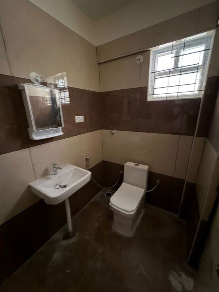 Bathroom, mukunda-nandanam 3 Bedroom 1500 Sq.Ft. Apartment In Kodigehalli Bangalore 10318869