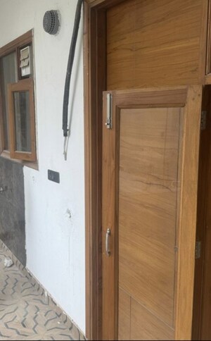 Furnished Amenities in 3 BHK Builder Floor at Srishti Greenfield Homes, Green Fields Colony – for Sale