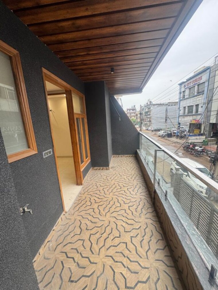 Balcony, srishti-greenfield-homes 3 Bedroom 280 Sq.Yd. Builder Floor In Green Fields Colony Faridabad 10320767