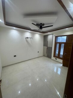 3 BHK + Servant Room Builder Floor For Sale in Srishti Greenfield Homes