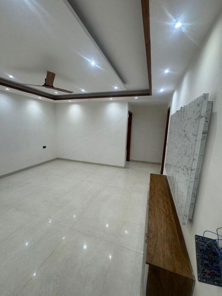 Room, srishti-greenfield-homes 3 Bedroom 280 Sq.Yd. Builder Floor In Green Fields Colony Faridabad 10320767