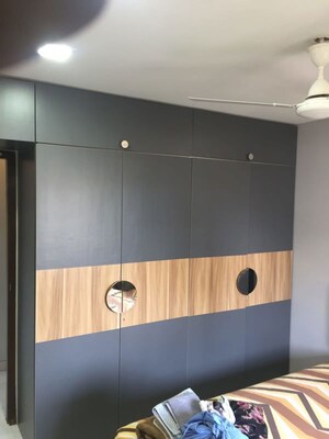 Furnished Amenities in 2 BHK Apartment at Zears Shiv Asthan Heights, Bandra West – for Rent