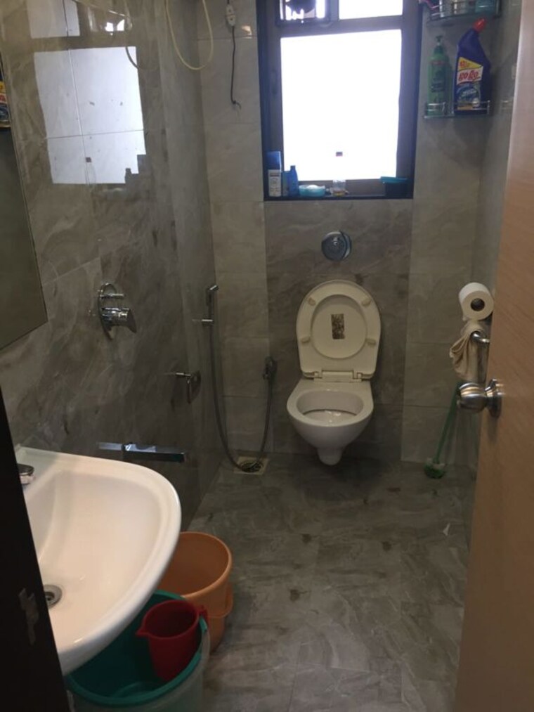 Bathroom, zears-shiv-asthan-heights 2 Bedroom 800 Sq.Ft. Apartment In Bandra West Mumbai 10320781