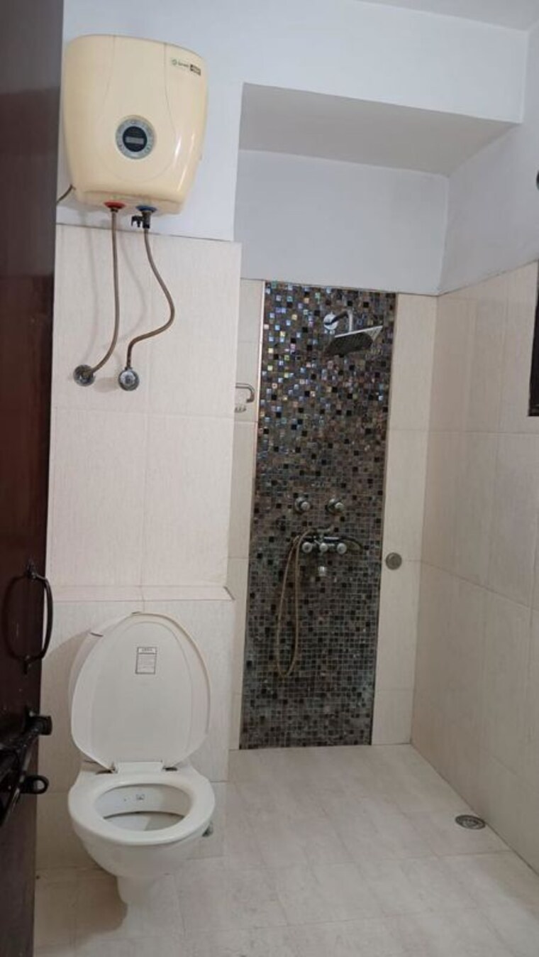 Bathroom, alok-vihar 4 Bedroom 3500 Sq.Ft. Apartment In Sector 50 Noida 10320789