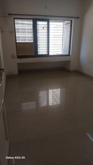 Room in 3 BHK Apartment at DB Realty Shagun Towers, Goregaon East – for Rent