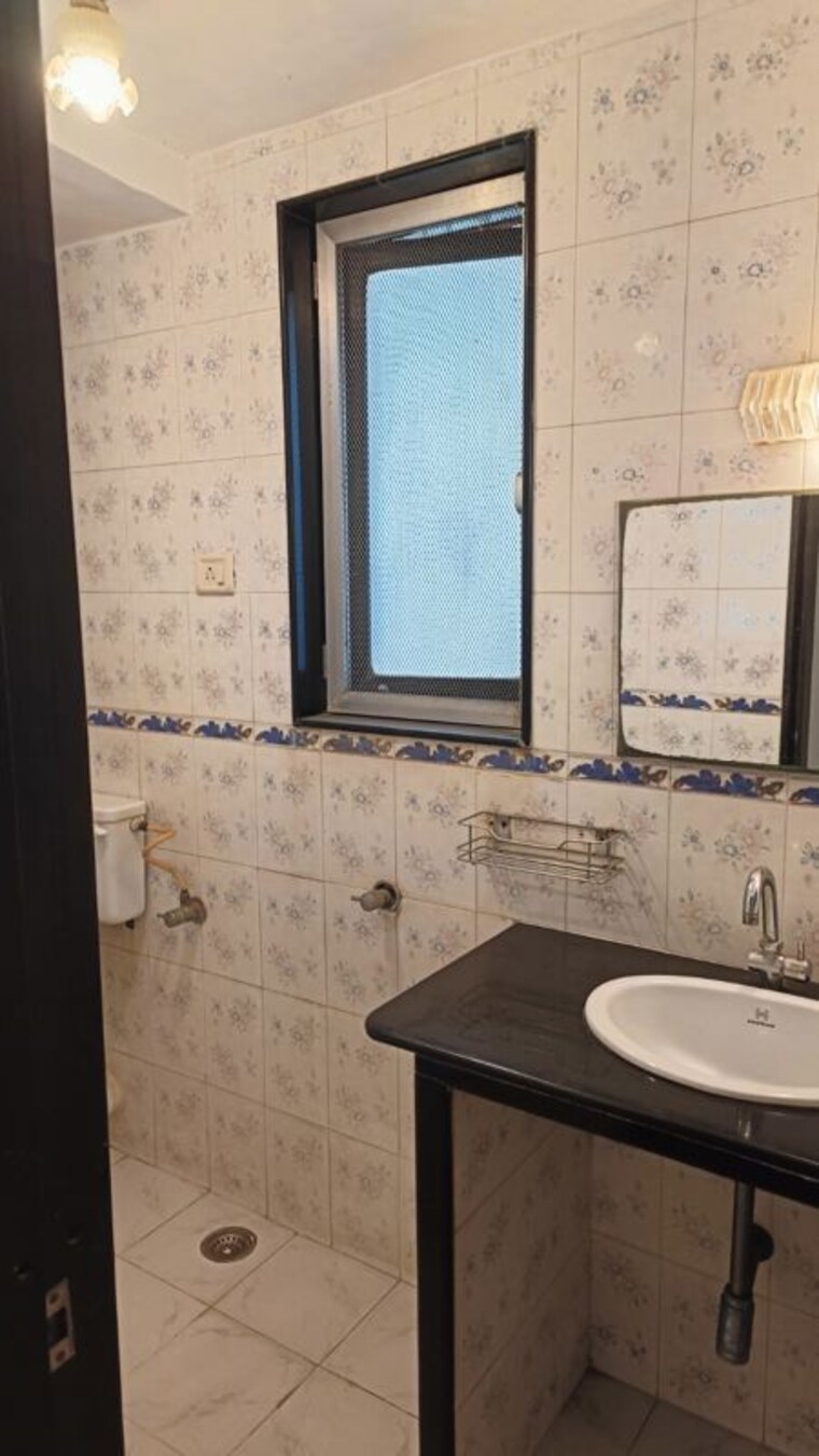 Bathroom, sonata-apartments-bandra-west 2 Bedroom 900 Sq.Ft. Apartment In Bandra West Mumbai 10320839