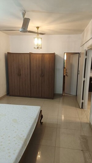 Room in 2 BHK Apartment at Sonata Apartments Bandra West, Bandra West – for Rent