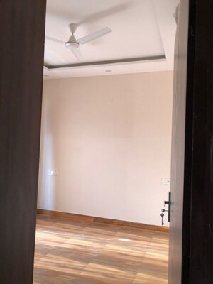 Room in 3 BHK Builder Floor at DLF Hyde Park, South Mullanpur – for Rent