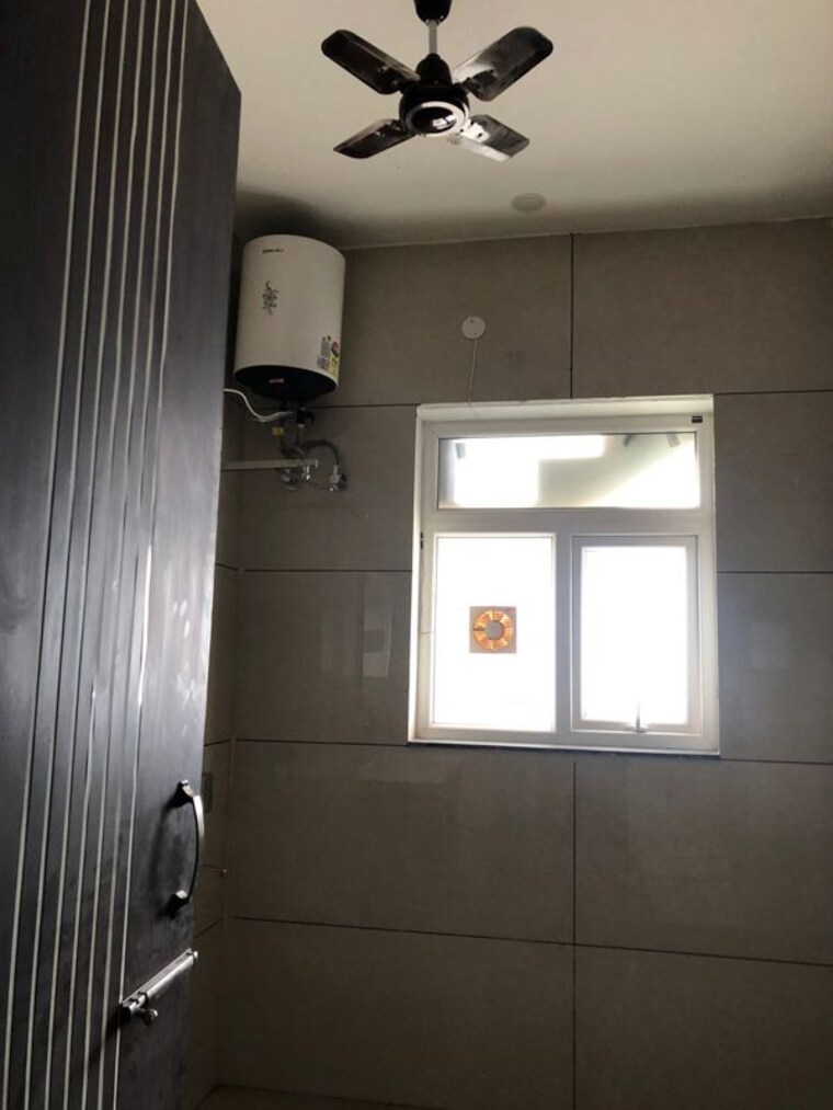 Bathroom, dlf-hyde-park 3 Bedroom 3150 Sq.Ft. Builder Floor In South Mullanpur Chandigarh 10320868