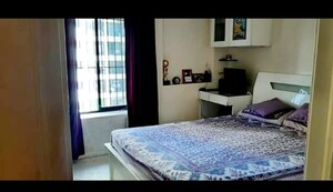 Bedroom in 2 BHK Apartment at Triveni CHS Andheri, Andheri West – for Rent