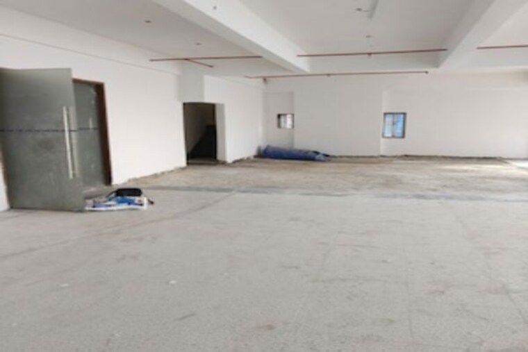  Parking, manpada Commercial Showroom 1500 Sq.Ft. In Manpada Thane 10320936