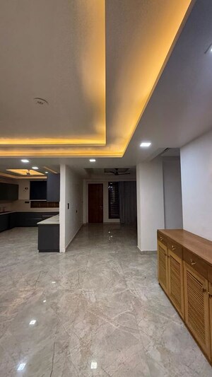 Room in 4 BHK Builder Floor at Green Fields Colony – for Rent