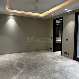 Room in 4 BHK Builder Floor at Panchsheel Enclave – for Rent