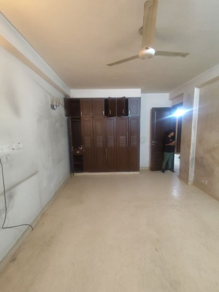 Room, malviya nagar 3 Bedroom 200 Sq.Yd. Apartment In Malviya Nagar Delhi 10320974