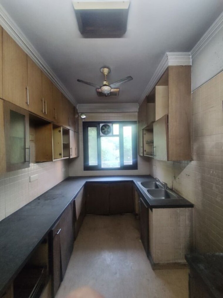 Kitchen, malviya nagar 3 Bedroom 200 Sq.Yd. Apartment In Malviya Nagar Delhi 10320974
