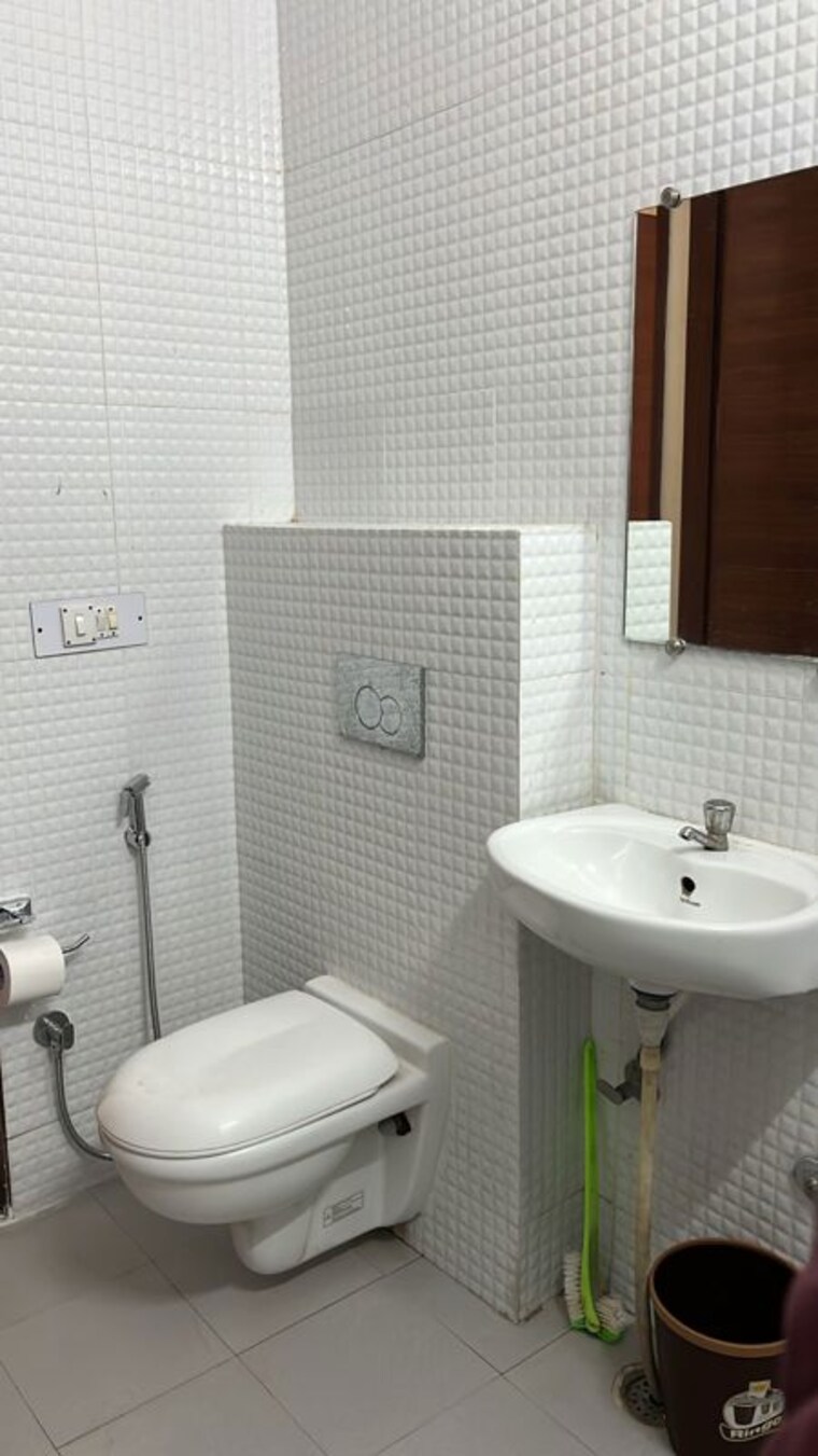 Bathroom, gmada-eco-city 6+ Bedroom 2700 Sq.Ft. Builder Floor In North Mullanpur Chandigarh 10320962