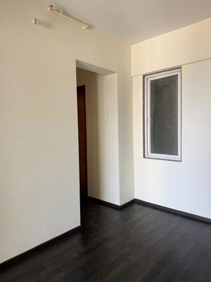 Room in 3 BHK Apartment at Paradise Sai World City Phase 2, New Panvel – for Rent