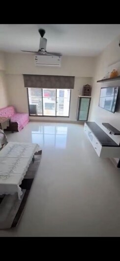 2 BHK Apartment For Rent in La Classic