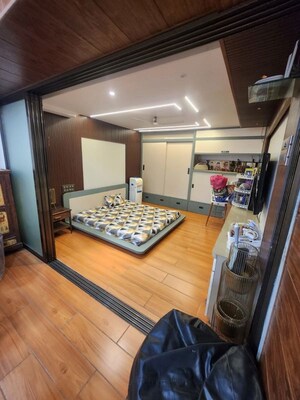 Bedroom in 3 BHK Apartment at Mahavir Square, Manpada – for Rent