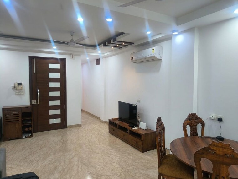 Living Room, east of kailash 3 Bedroom 1800 Sq.Ft. Builder Floor In East Of Kailash Delhi 10321051