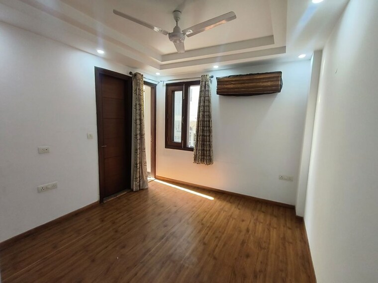 Room, east of kailash 3 Bedroom 1800 Sq.Ft. Builder Floor In East Of Kailash Delhi 10321051