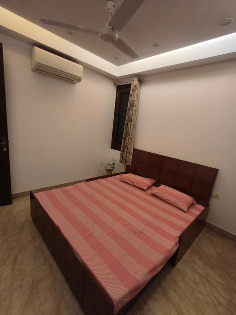 Bedroom, east of kailash 3 Bedroom 1800 Sq.Ft. Builder Floor In East Of Kailash Delhi 10321051