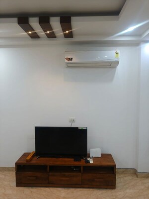 Furnished Amenities in 3 BHK Builder Floor at East Of Kailash – for Rent