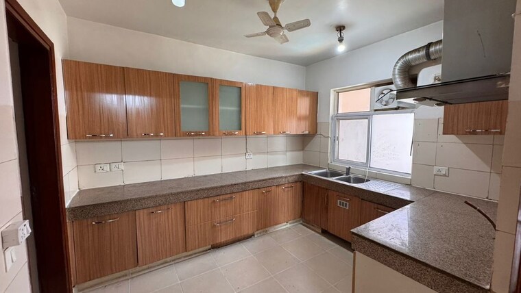 Kitchen, bptp-freedom-park-life 3.5 Bedroom 2293 Sq.Ft. Apartment In Sector 57 Gurgaon 10321135