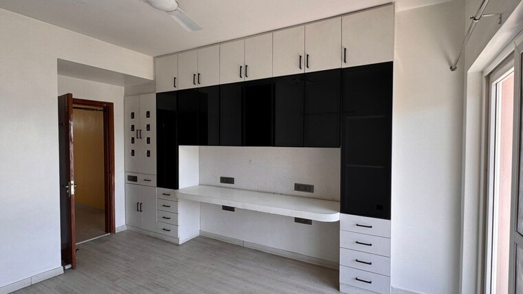 Kitchen, bptp-freedom-park-life 3.5 Bedroom 2293 Sq.Ft. Apartment In Sector 57 Gurgaon 10321135