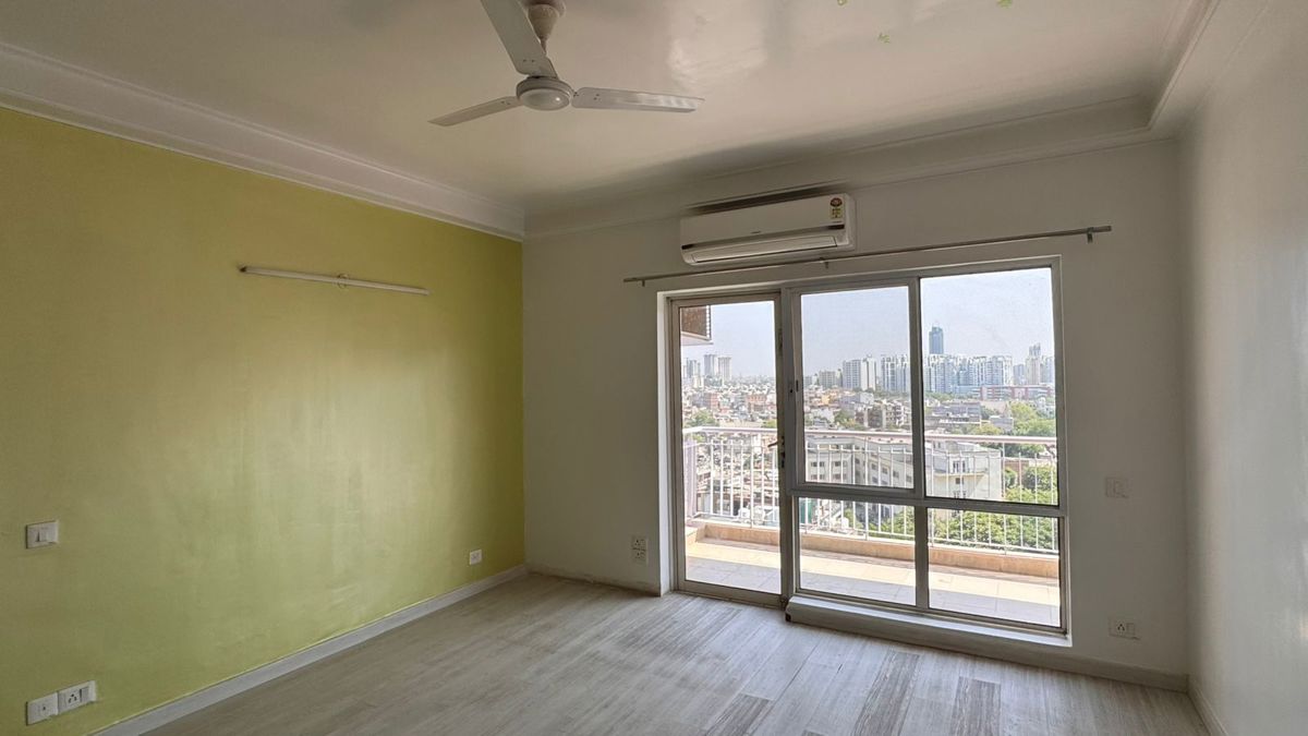 3.5 BHK + Servant Room Apartment For Rent in BPTP Freedom Park Life