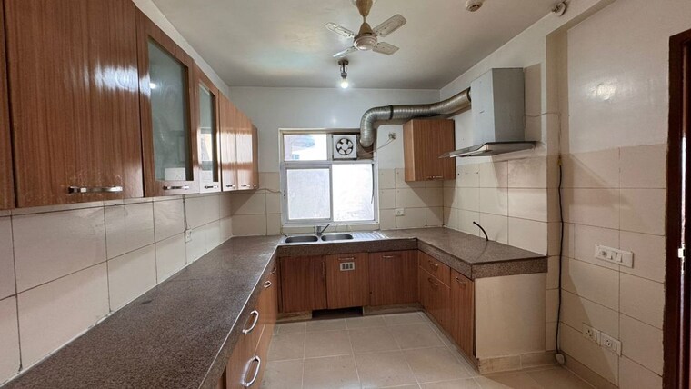Kitchen, bptp-freedom-park-life 3.5 Bedroom 2293 Sq.Ft. Apartment In Sector 57 Gurgaon 10321135