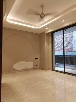 Room in 4 BHK Builder Floor at Panchsheel Enclave – for Rent