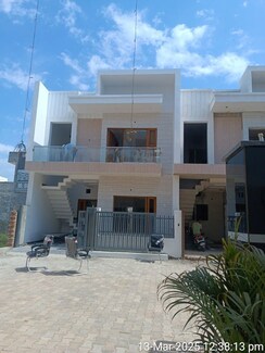 4 BHK + Servant Room Independent House For Rent in Sector 4