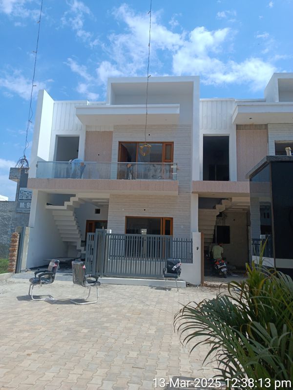 4 BHK + Servant Room Independent House For Rent in Sector 4