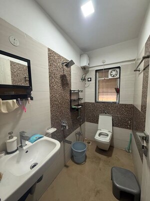 Team Area in 2 BHK Apartment at Amey CHS Andheri, Andheri West – for Rent