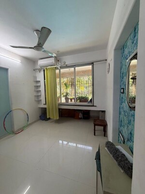 Bedroom in 2 BHK Apartment at Amey CHS Andheri, Andheri West – for Rent