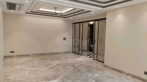 Room in 4 BHK Builder Floor at Panchsheel Enclave – for Rent