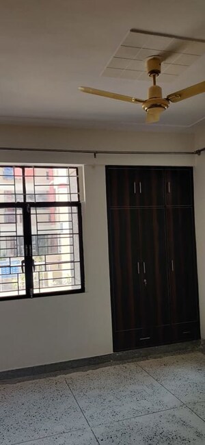 Room in 2 BHK Apartment at Vasant Kunj – for Rent